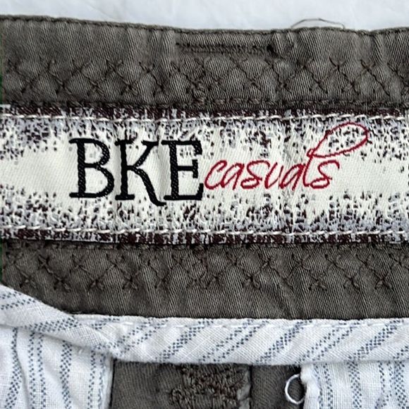 Buckle BKE casuals Mollie brown shorts size 26 - Picture 5 of 9